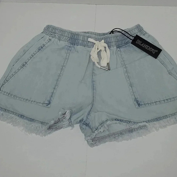 Blank NYC Lightwash Denim Elastic Waist Drawstring Shorts in Doing Too Much XS - Picture 4 of 12
